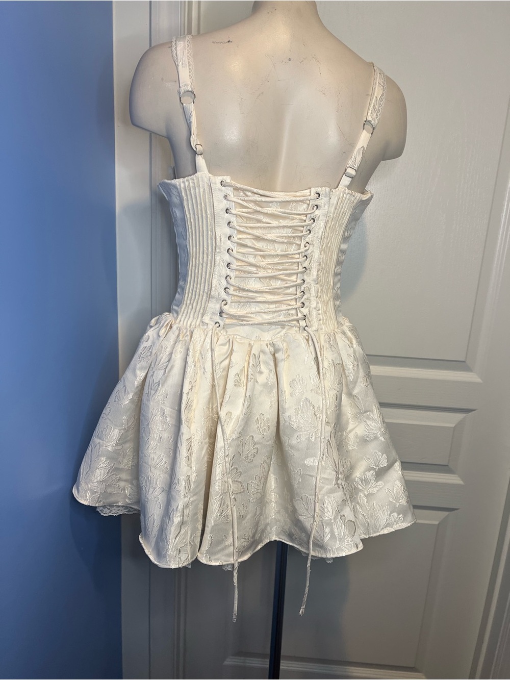 Windsor Corset dress in Cream Floral Jacquard size Medium - Picture 2 of 11